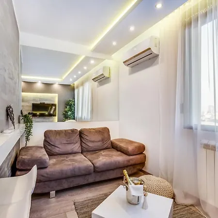 Luxury Boutique Center Apartment *
