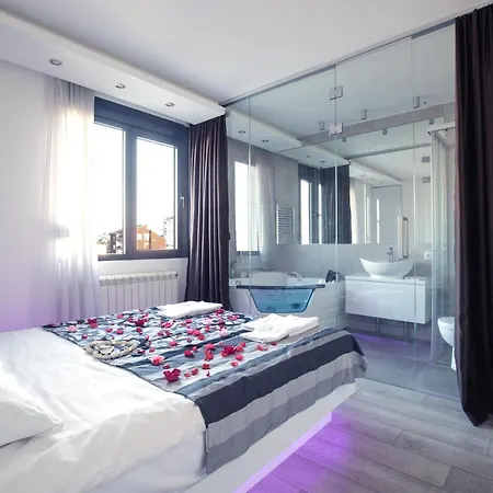 Luxury Boutique Center Apartment *